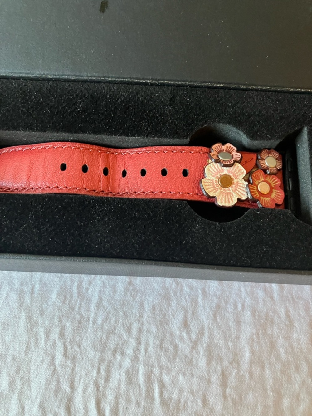Coach: 2016 Red Leather Tea Rose Appliqué Apple Watch Band- 38mm-40mm- IOB - Picture 11 of 15
